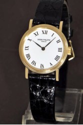 An as new Patek Philippe Calatrava Clous de Paris Lady's 18K Gold wristwatch, ref. 4809, Certificate of Origin