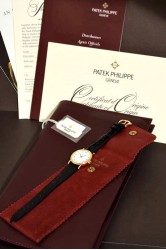 An as new Patek Philippe Calatrava Clous de Paris Lady's 18K Gold wristwatch, ref. 4809, Certificate of Origin