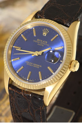 ROLEX Oyster Perpetual Date with attractive blue dial in18k gold execution