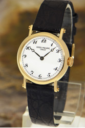 Patek Philippe Calatrava Lady's 18K Gold wristwatch with  Certificate of Origin,  ref. 4860