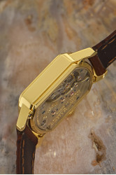 Lange & Söhne Arkade 18kt Gold elegante Damenuhr mit Großdatumsanzeige
