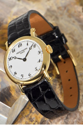 Patek Philippe Calatrava Damenuhr 18K Gold mit Originalzertifikat, Ref. 4860