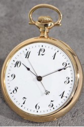 A rare Agassiz 14k gold gent's pocket watch with central seconds with a fine Agassiz wooden box