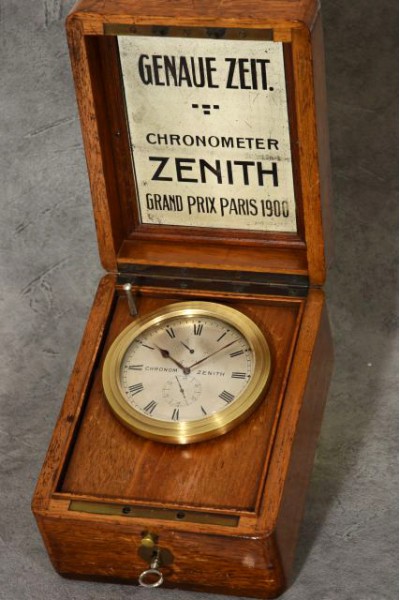 Zenith Chronometer Grand Prix Paris with power reserve indication in original mahogany box