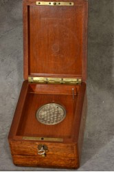 Zenith Chronometer mit Gangreserveanzeige Grand Prix Paris 1900 in originaler Mahagoni-Box