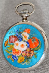 Dekorative, feine Tavannes Watch Co Herrenttaschenuhr mit polychromer Sommerblumenstrauß-Emailmalerei